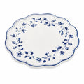 Plat de service rond 30 cm en porcelaine blanche et bleue à motif floral festonné